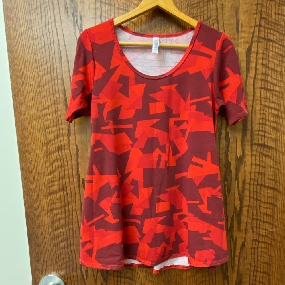 Lularoe red‎ geometric flare short sleeve tunic top